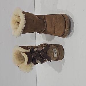 UGG Australia Chestnut Sheepskin Boots Girls Size 4